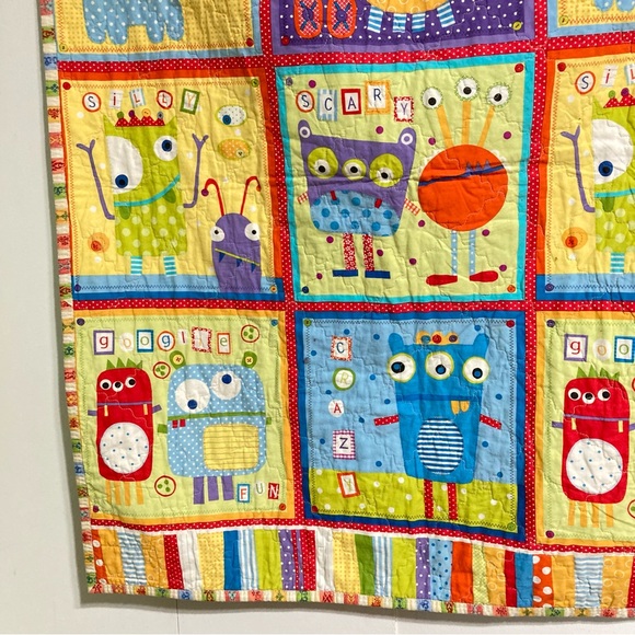 Handmade ALIENS MARTIANS OUTER SPACE Quilt Blanket 41 x 34 inches - Picture 2 of 12